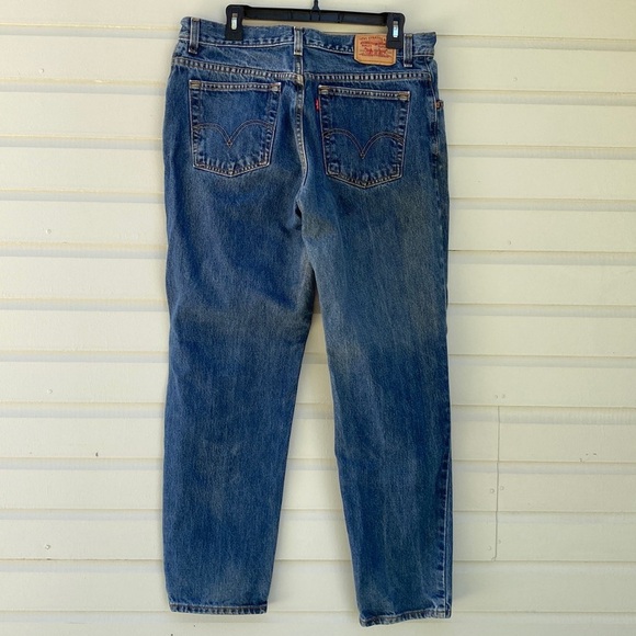 Levi's Women's 550 High Rise Relaxed Tapered Jeans - Picture 2 of 9